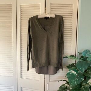 Vintage Banana Republic Olive V-Neck Sweater